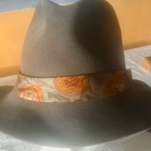 Fur felt Fedora Smokey gray vintage Mad Hatter S.C.  7 1/8  silk hat band